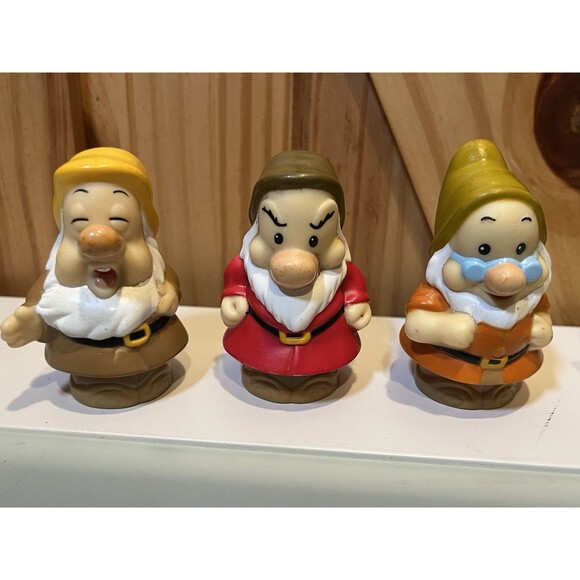 Fisher Price Little People Disney Snow White & Seven Dwarfs Figures INCOMPLETE - Picture 2 of 6